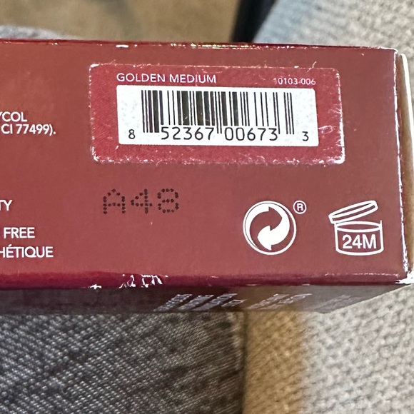 Wander Beauty Flash Focus Hydrating Foundation  Stick Golden Medium - Picture 4 of 5